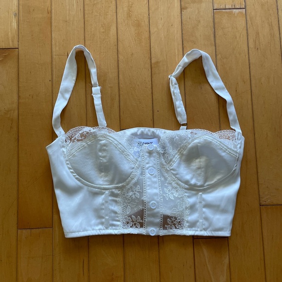 Leonara Lace button up crop top - Picture 4 of 5